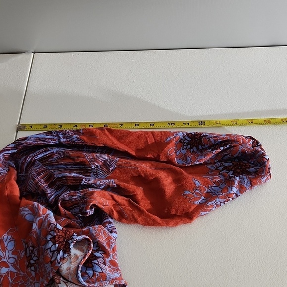 Free People Womens top Birds of a Feather Blouse Sz M B Floral V-Neck Hi-Low Hem - Picture 10 of 12